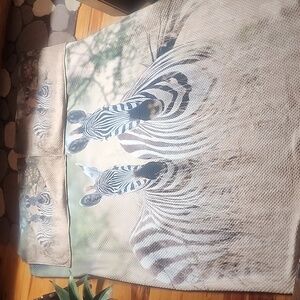 Zebra 89x78 Queen 3 pc Bedding Set